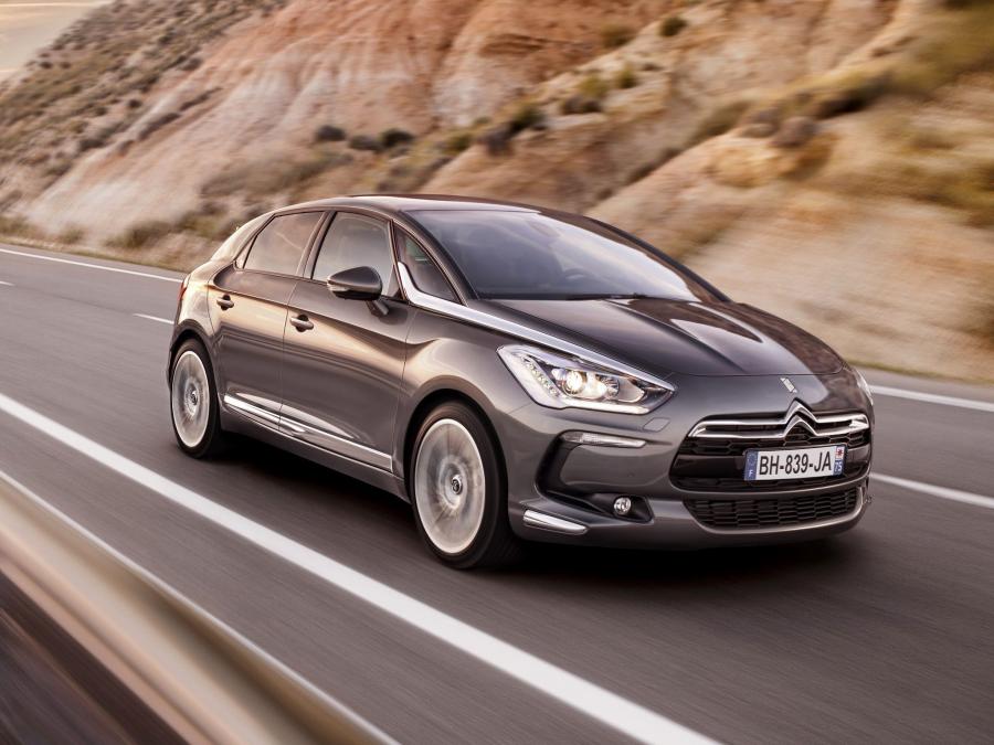  Citroen DS5 2011 года  (фото 10 из 33)